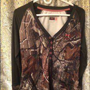 Long sleeve under armor thermal shirt